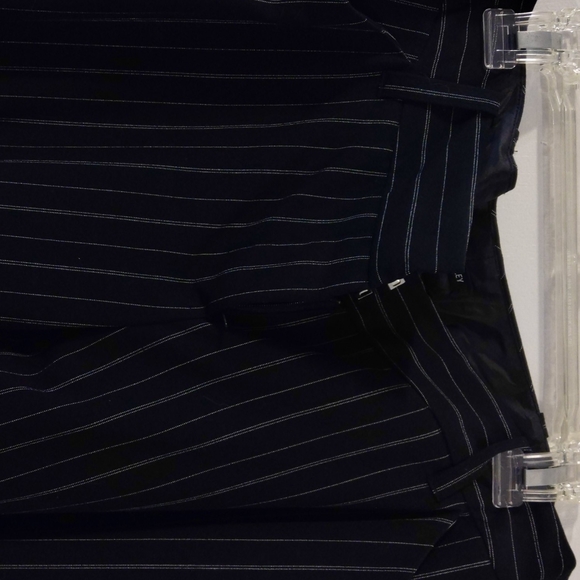 Pin stripe pant suit - Picture 4 of 4